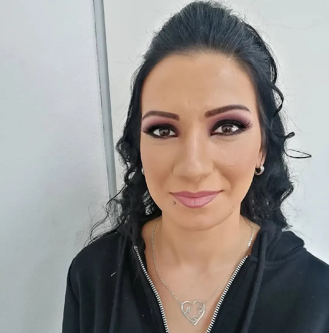 Natural eyebrow enhancement